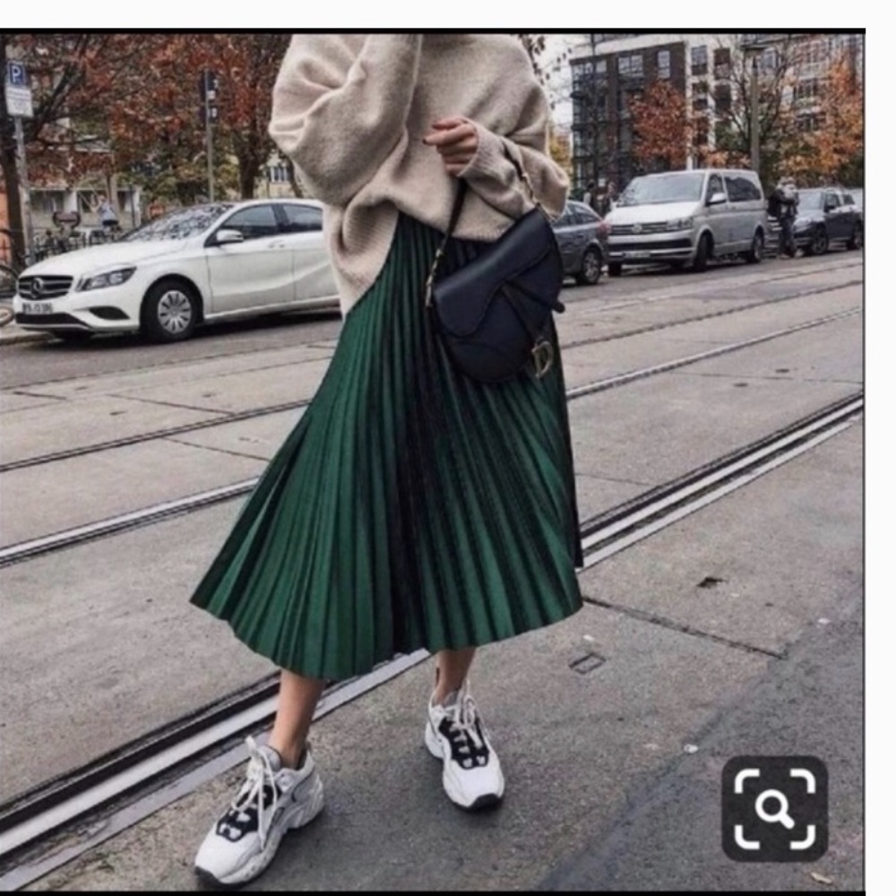 Zara green pleated skirt